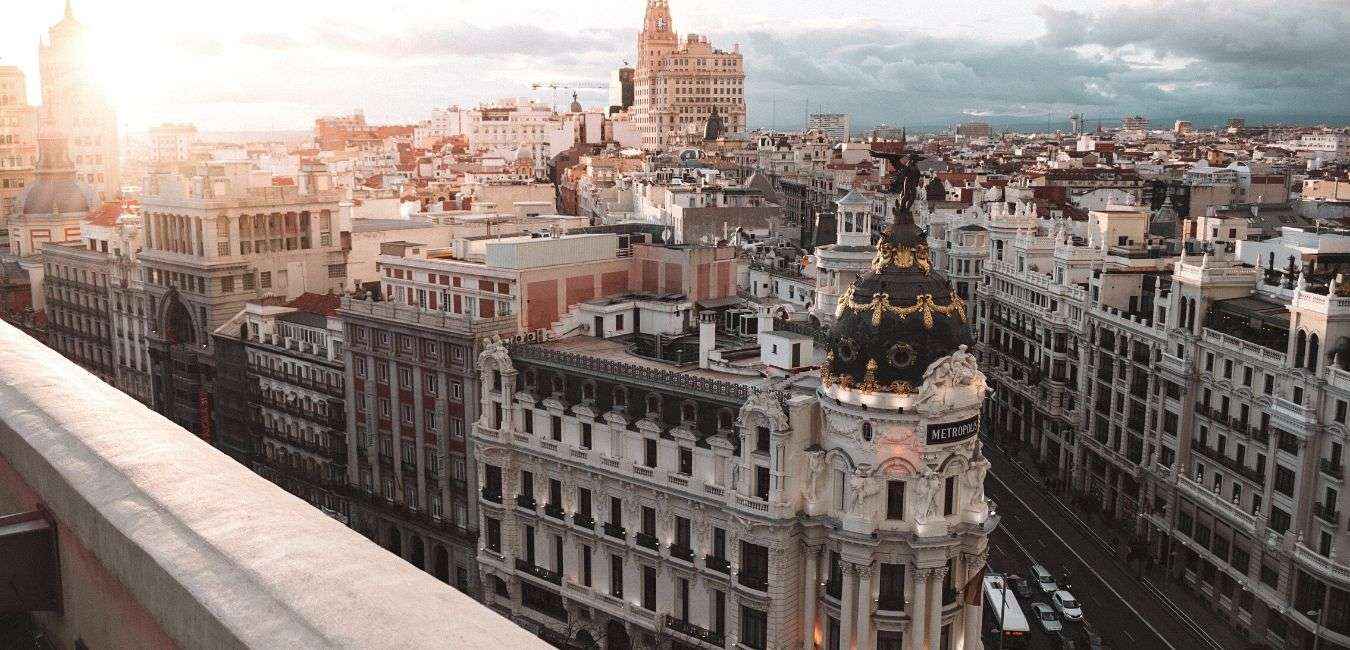 ¿Cómo conseguir el permiso de trabajo o residencia en España en 2020? por A. Ramirez & Asociados