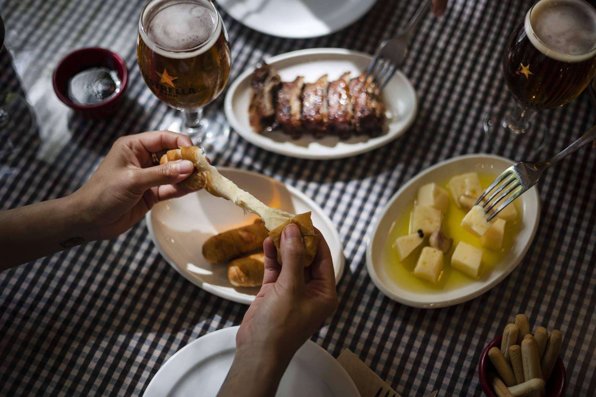 Tradición culinaria con el restaurante Pasa Tapas en la Barceloneta