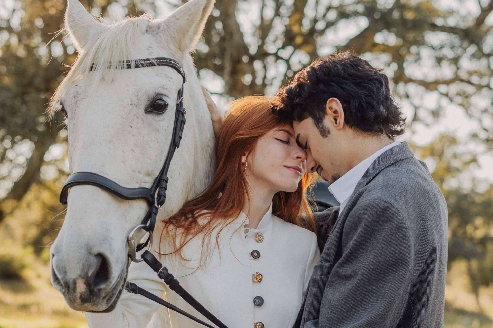 Novias invernales deValérie Moreau; Capas y abrigos que te harán brillar sin pasar frío
