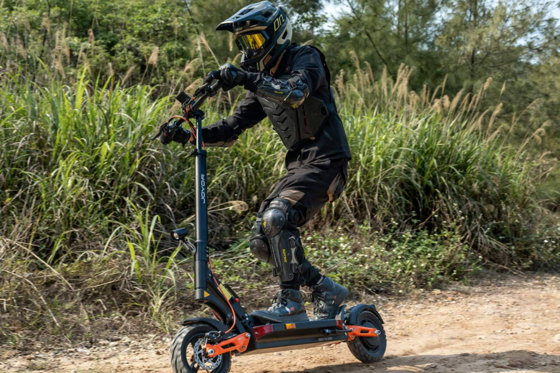 Patinetes eléctricos urbanos homologados; Joyor se adelanta a la normativa DGT de 2027 en España