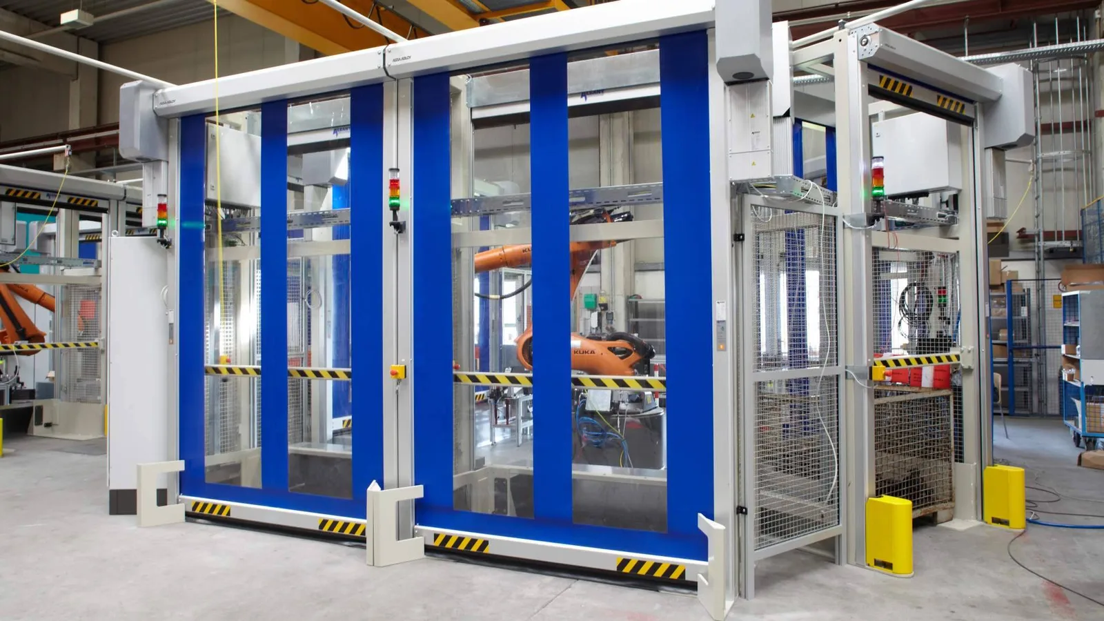 Puertas rápidas de protección de máquinas, la solución para reducir accidentes y paradas de producción